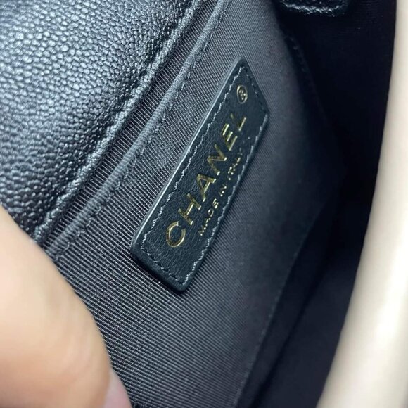 100% Authentic CHANEL Leather Shoulder Bag - Picture 14 of 15